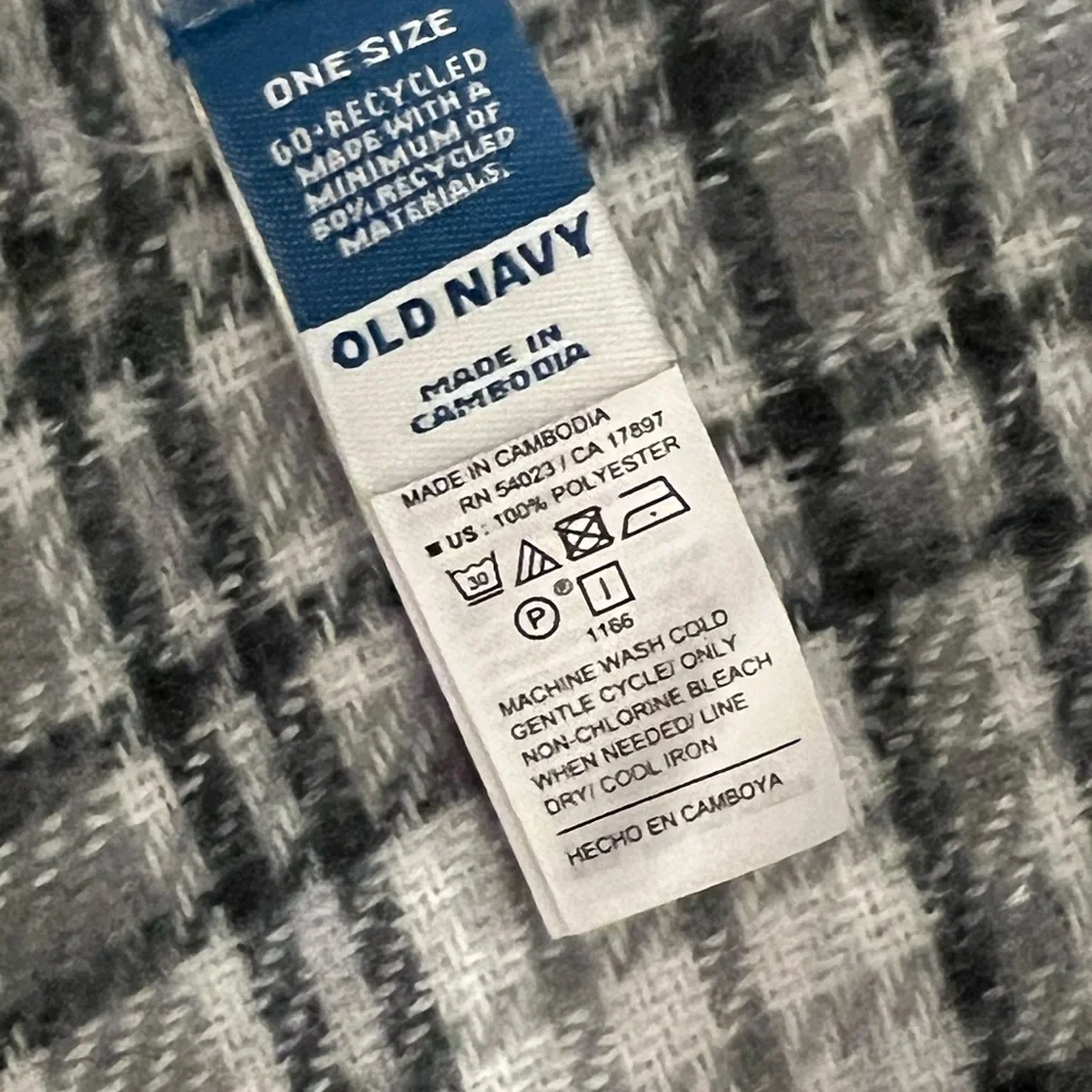 Old Navy Plaid Wrap Scarf One Size White Black